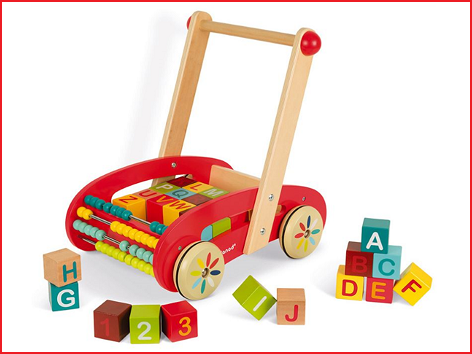 een houten loopwagen inclusief 30 blokjes met cijfers en letters