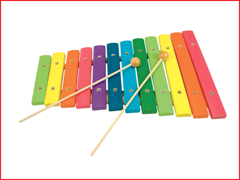 een houten xylofoon met 12 gekleurde toonplaatjes