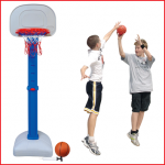 een basketbaldoel inclusief net, basketbal en pompje