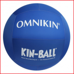 de officiële Omnikin Kin-Ball outdoor met een diameter van 102 cm