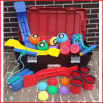 speelkoffer met balanceerartikelen