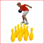 een veilig kegelspel in foam bestaande uit 10 kegels en 1 bal huren