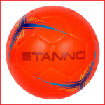 de Stanno Fuze is een voetbal voor winterse omstandigheden