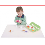 een leerrijk eierspel om kinderen vertrouwd te maken met kleuren en getallen