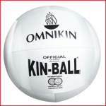 de officiële Omnikin Kin-ball bal met een diameter van 122 cm en een gewicht van 1 kg