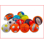 een set van 12 kleine sportballen foam