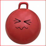 een rode springbal of skippybal met een diameter van 60 cm