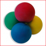 kleinere werpballen verkrijgbaar in 4 verschillende kleuren