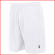 een witte sportshort voor kinderen en volwassenen