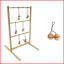 spin ladder is een houten werpspel waarbij je balletjes naar een ladder moet gooien